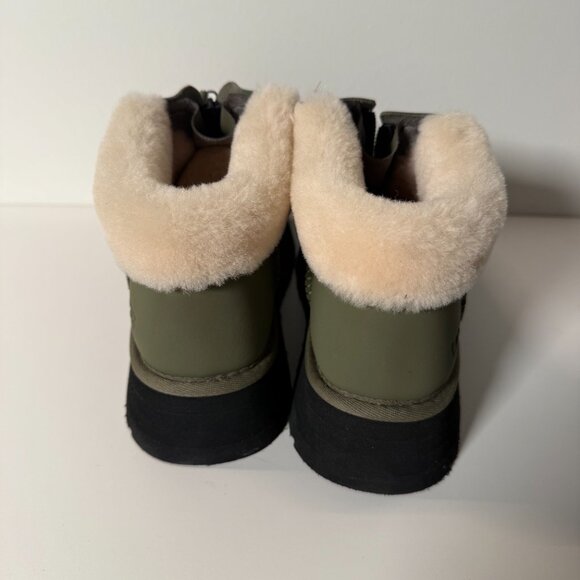 UGG Funkette Boot  W7 - Picture 2 of 6